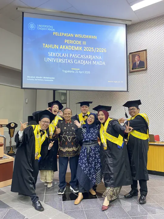 Wahyu Binarti on graduation day with classmates from her program