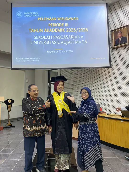 Wahyu Binarti on graduation day with her promotor
